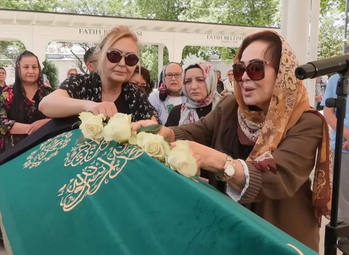 Panter Emel Son Yolculuğuna Uğurlandı: Kitap Satarak Sokak Hayvanlarını Besliyordu