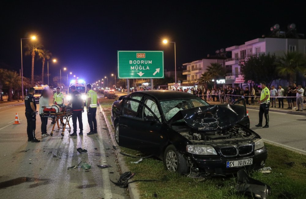 Bodrum'da Feci Kaza! Refüje Çıkan Otomobil Taklalar Attı: Yaralılar Var!
