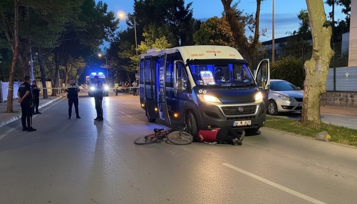 Sakarya'da 16 Yaşındaki Bisikletli Gencin Acı Sonu: Aynaya Çarpıp Yola Savruldu, Minibüsün Altında Kaldı