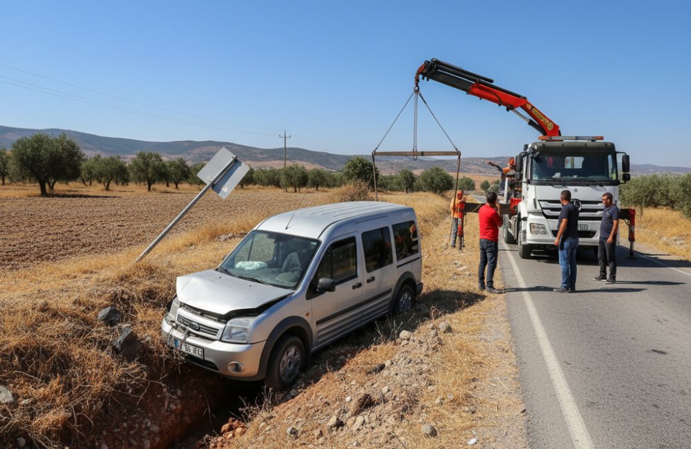 Mersin'de korkunç kaza: Otomobil trafik levhasına çarpıp metrelerce sürüklendi