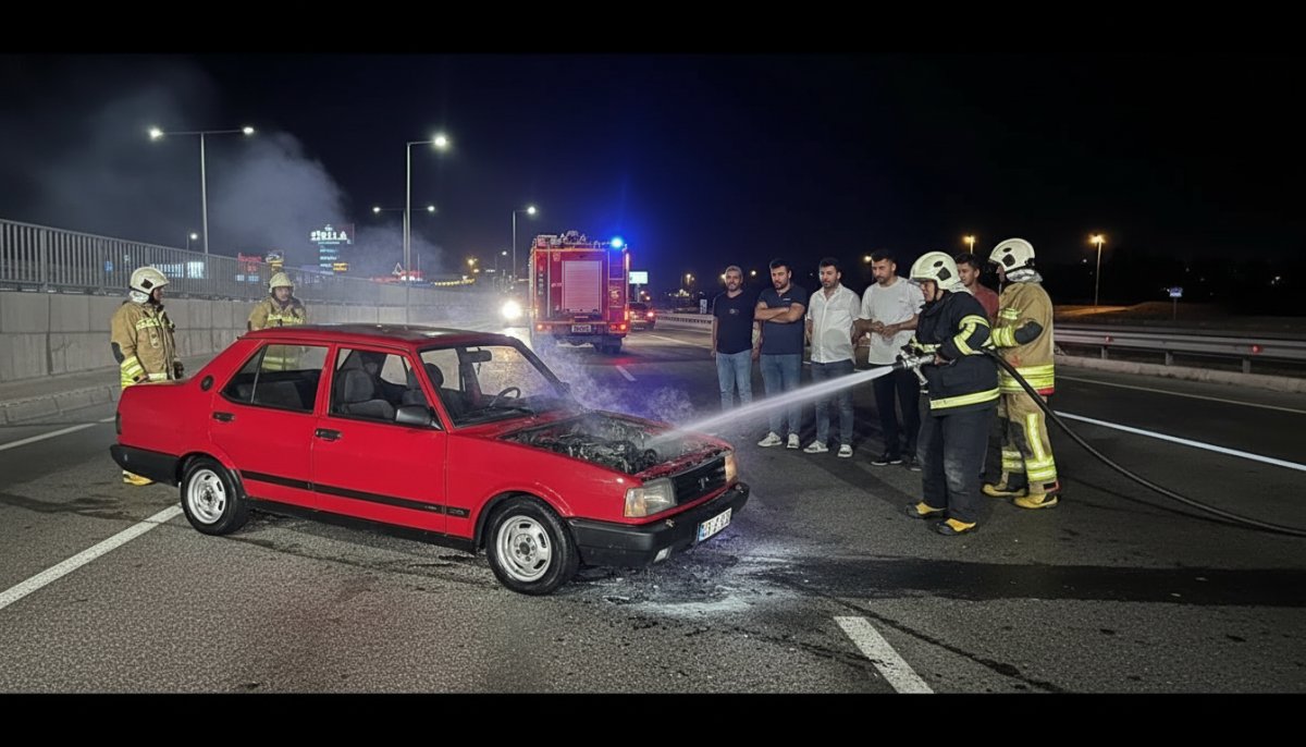 Hatay Antakya'da Seyir Halindeki Otomobil Alev Aldı