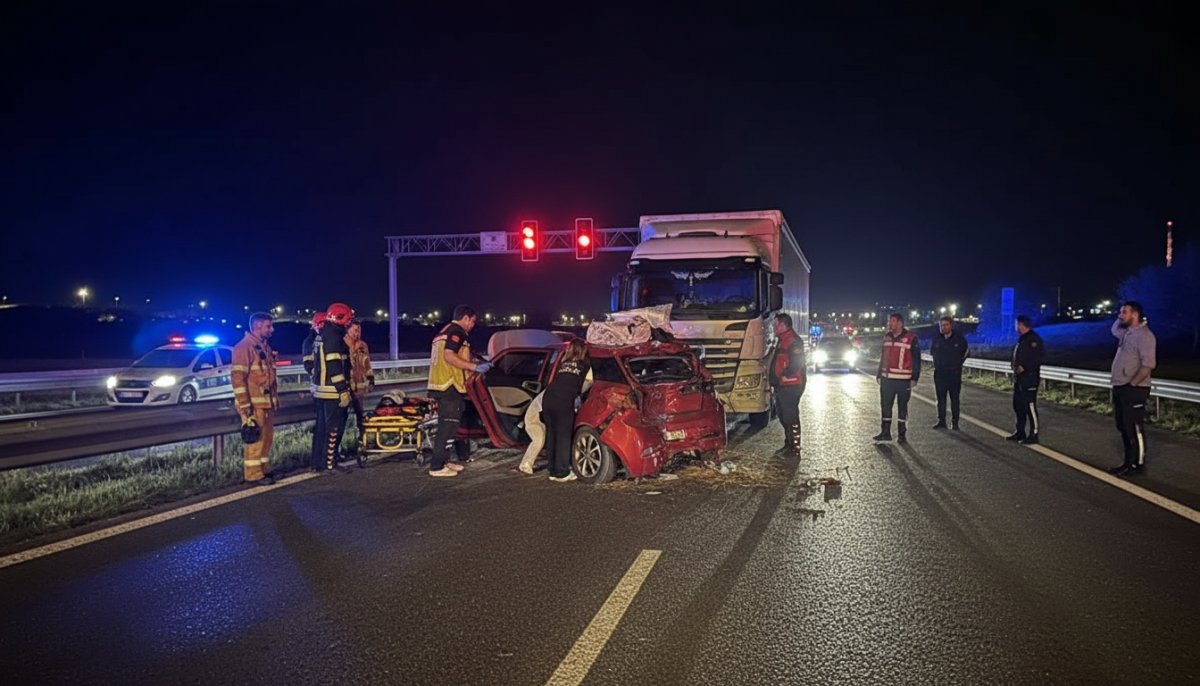 Bolu'da Tır, Otomobile Çarptı: 3 Yaralı