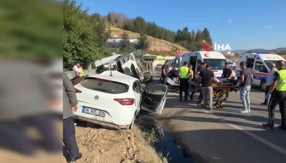 Siirt'te Tır ile Otomobil Çarpıştı: 4 Yaralı, 1'i Ağır