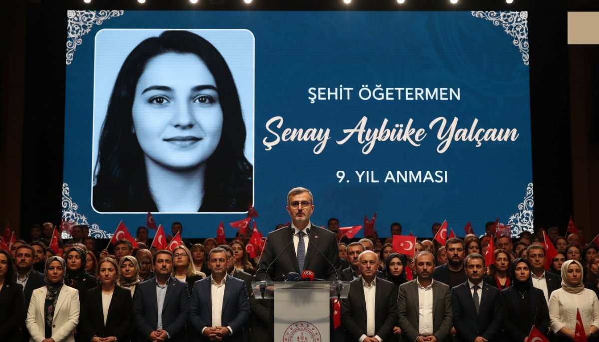 İletişim Başkanı Burhanettin Duran, Şehit Öğretmen Şenay Aybüke Yalçın'ı 9. Yılında Andı