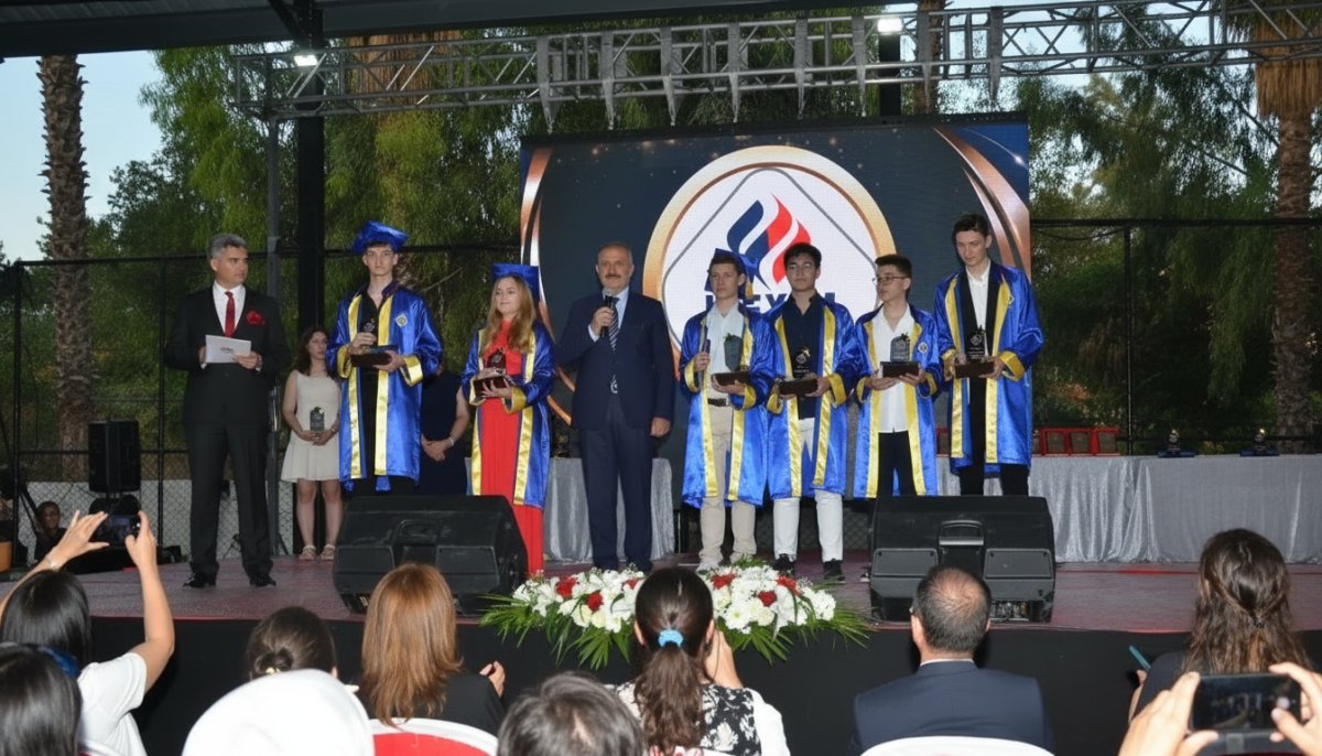 Adana Final Okulları Mezuniyet Töreni Coşkuyla Kutlandı
