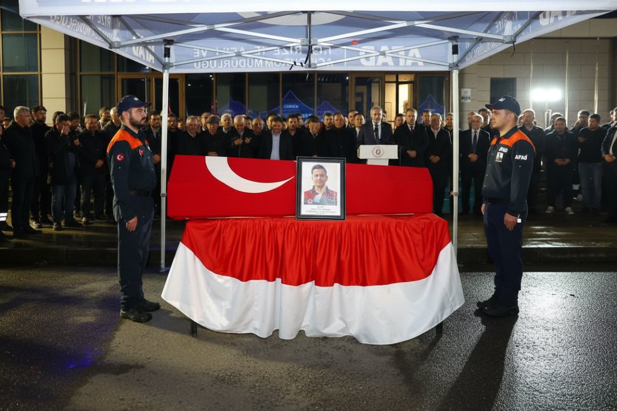 Rize'de Kayıp Gencin Cesedini Çıkaran AFAD Ekibinin Botu Devrildi: 1 Personel Öldü, 4 Kurtarıldı