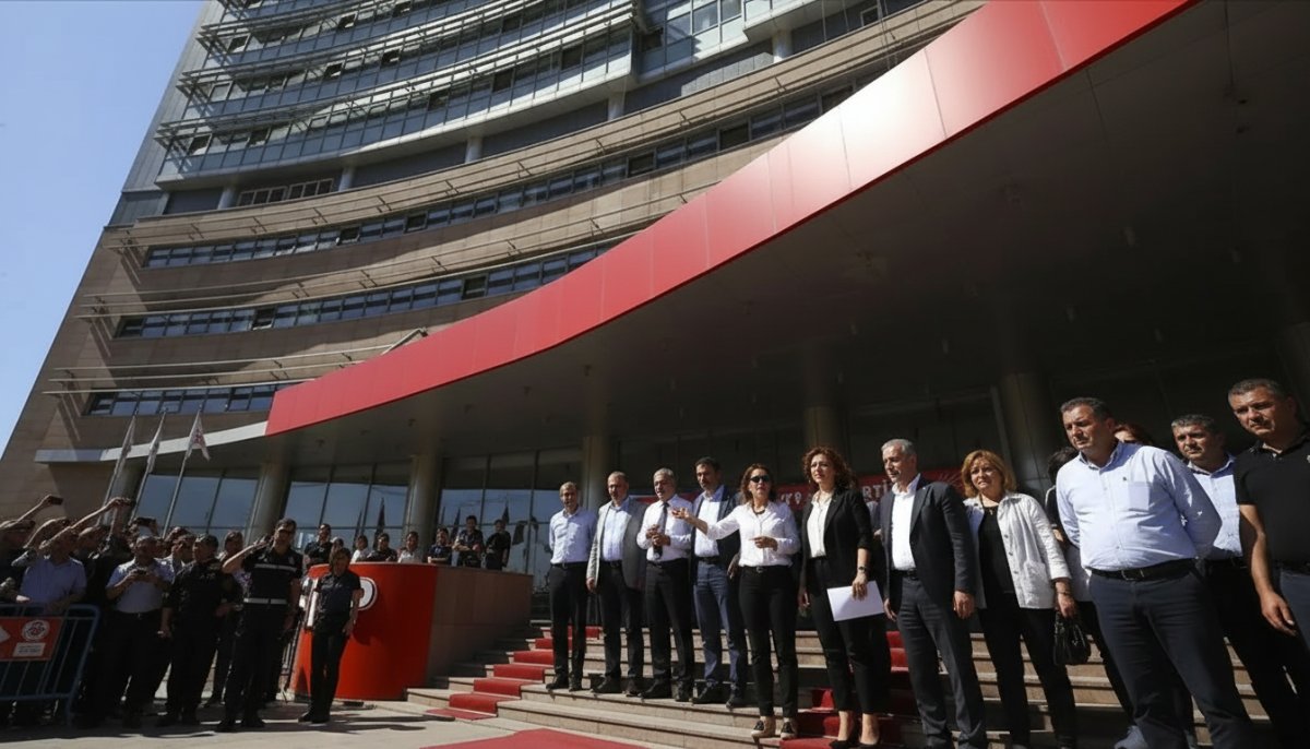 CHP'de Antalya ve Kayseri İl Başkanları Görevden Alındı