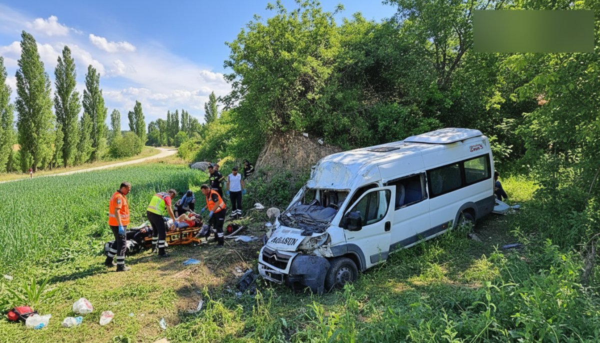 Burdur'da Minibüs Kazası: 2'si Ağır 8 Yaralı