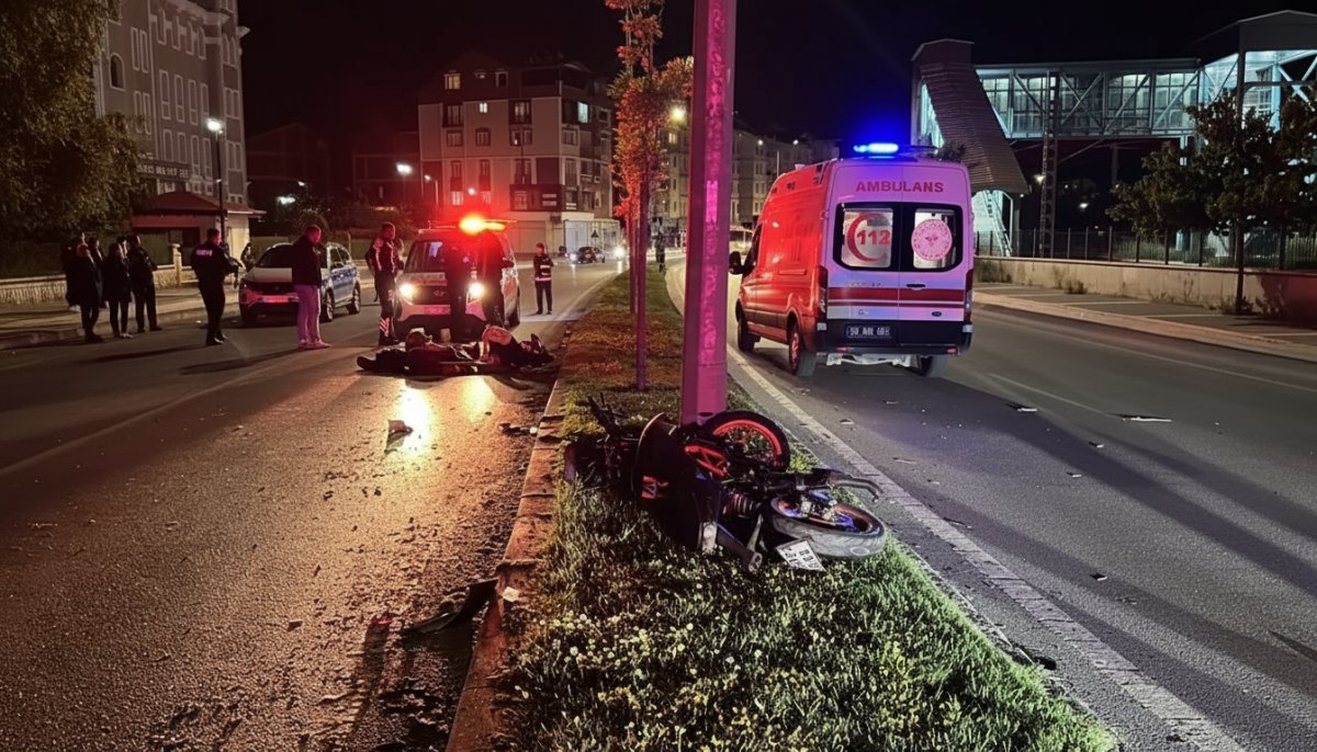Sivas'taki Motosiklet Kazasında 2 Kişi Ağır Yaralandı