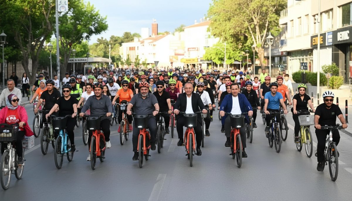 Dünya Bisiklet Günü'nde Konya'da binlerce kişi aynı anda pedal çevirdi