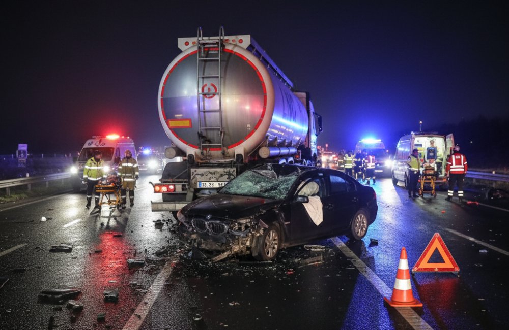 Çanakkale'de feci kaza: Otomobil LNG yüklü tankere arkadan çarptı, 2 ölü, 2 ağır yaralı