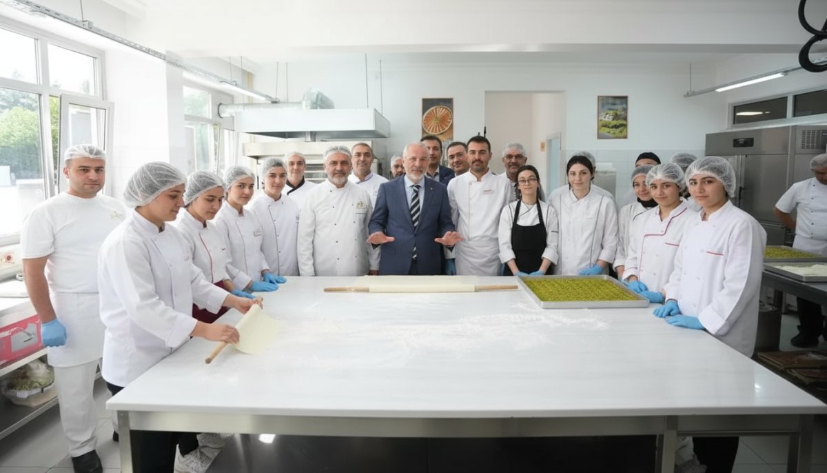 Geleneksel Türk Tatlısı Baklava Yapımı Artık Okul Sıralarında: Meslek Lisesinde Baklava Dersi