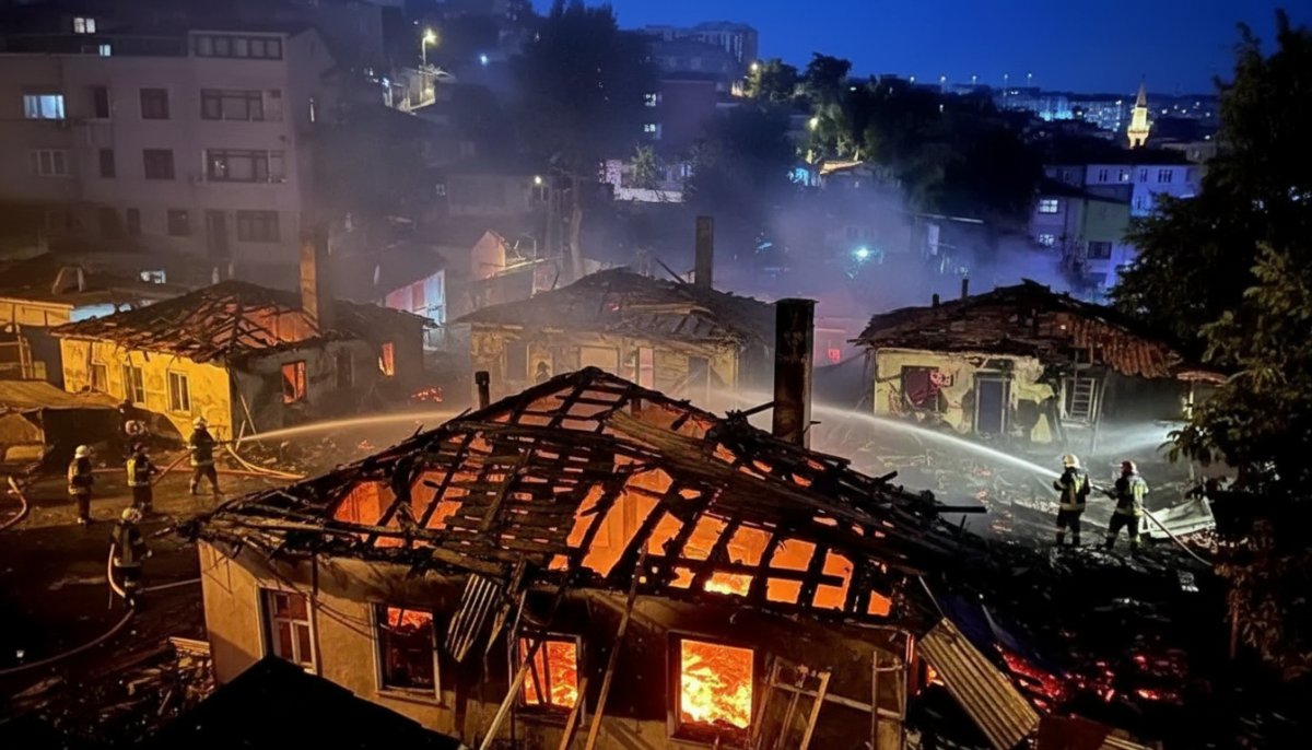 Hafta Sonu Gaziosmanpaşa'da 3 Gecekondu Kül Oldu
