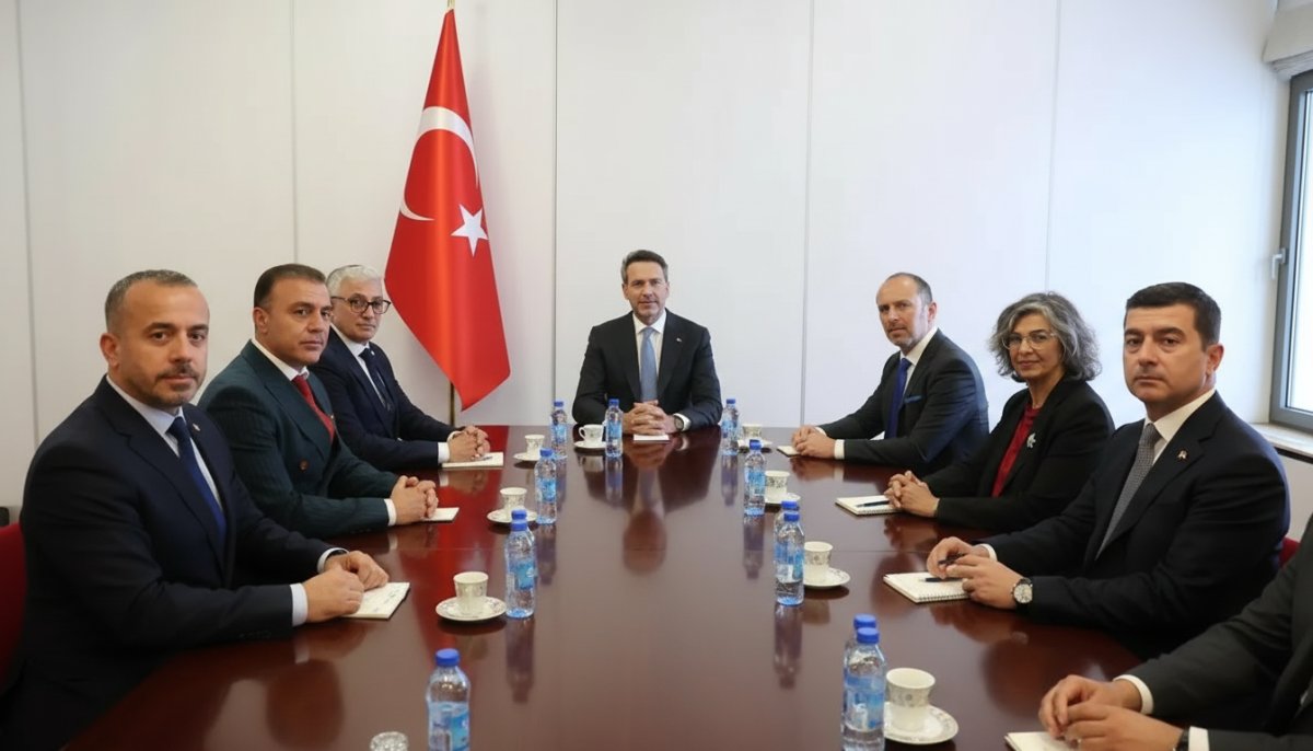 Enerji Bakanı Bayraktar, Romanya’da UID Başkanı ile Görüştü