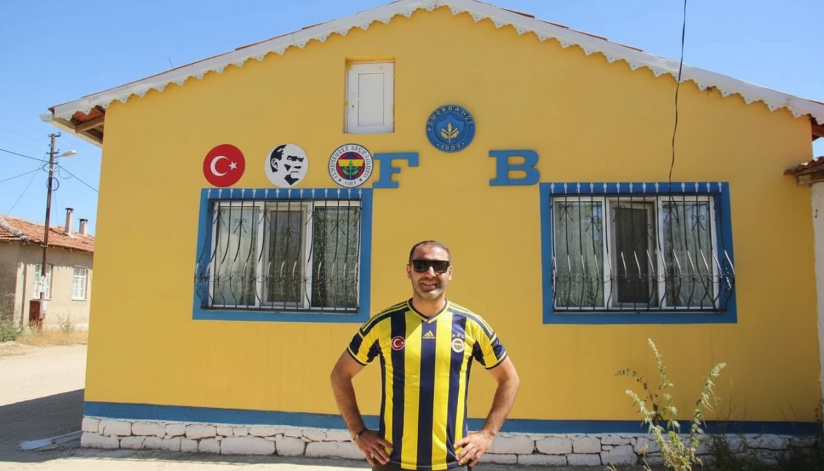 Sivas'taki Fenerbahçe Taraftarı Evini Sarı Lacivert Boyadı