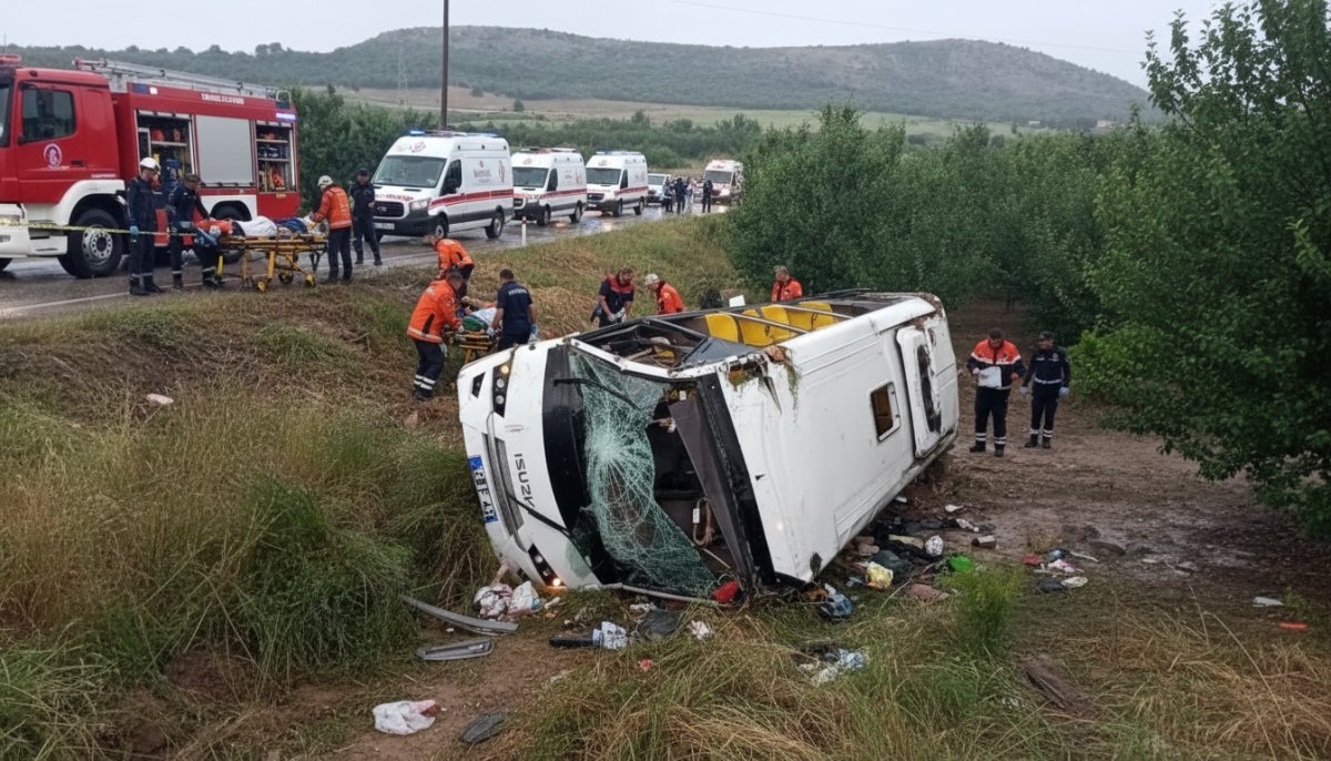 Isparta'da Tur Minibüsü Şarampole Yuvarlandı: 5 Ölü 26 Yaralı