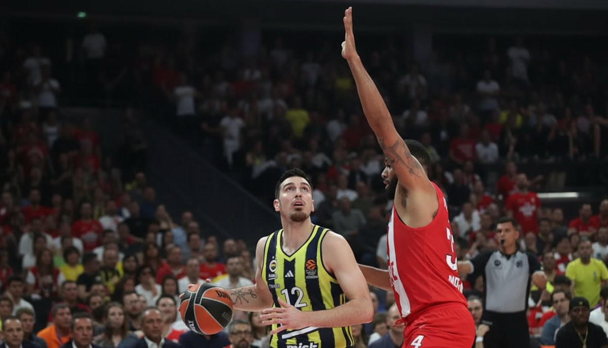 Nando De Colo, basketbol kariyerine şampiyonlukla veda etti