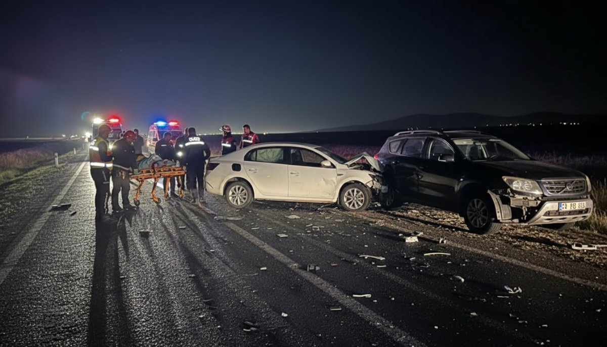 Ağrı'da İki Otomobil Çarpıştı: 6 Kişi Yaralandı