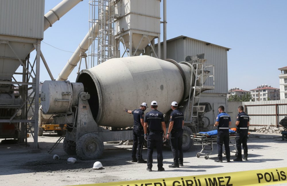 Kırklareli'nde Beton Karıştırıcısında Feci İş Kazası: 21 Yaşındaki İşçi Hayatını Kaybetti