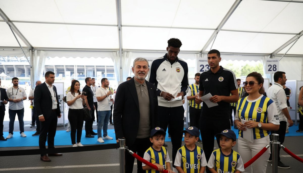 Fenerbahçe Seçiminde Ünlü İsimler Oy Kullandı