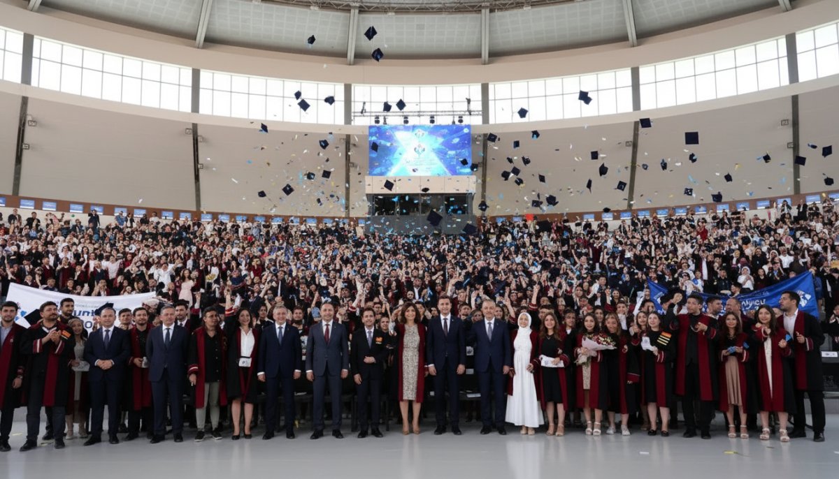 HKÜ'de Mezuniyet Coşkusu: Haluk Kalyoncu Köklü Anlayışla Değer Ürettiklerini Söyledi