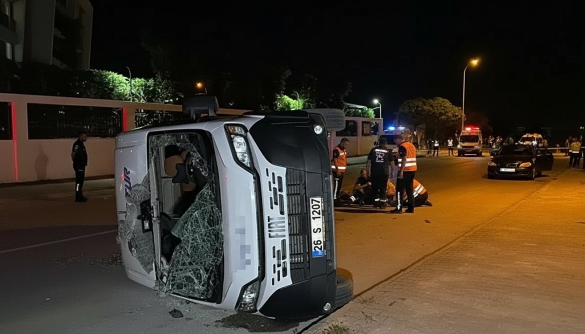 Eskişehir'de İşçi Servisi Devrildi: 7 Kişi Yaralandı