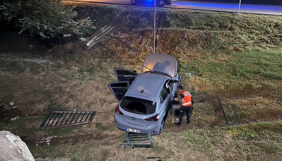 Bursa'da Otomobil Dere Yatağına Uçtu: Sürücü Yaralandı