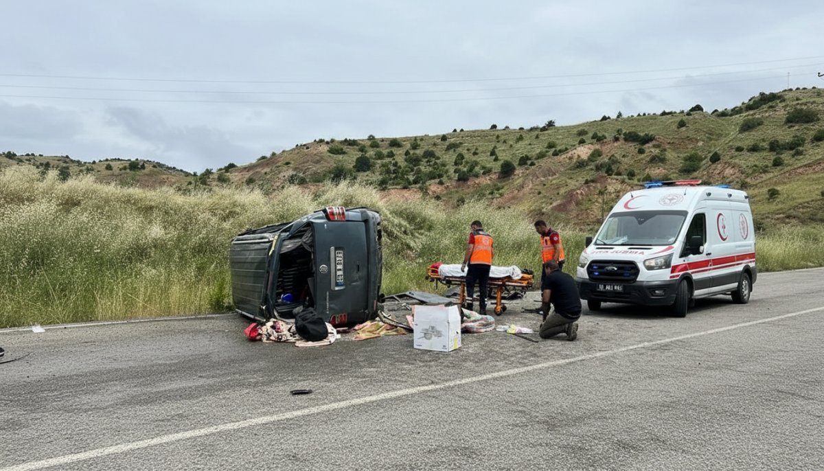 Sivas'ta Korkunç Kaza: Hafif Ticari Araç Devrildi, 1 Ölü 2 Yaralı