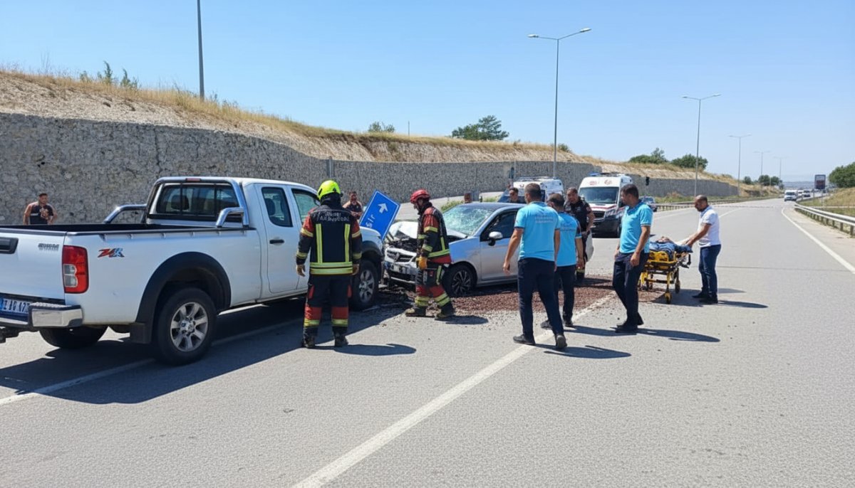 Balıkesir'de Kamyonet ve Otomobil Çarpıştı: 5 Yaralı, 1'i Ağır