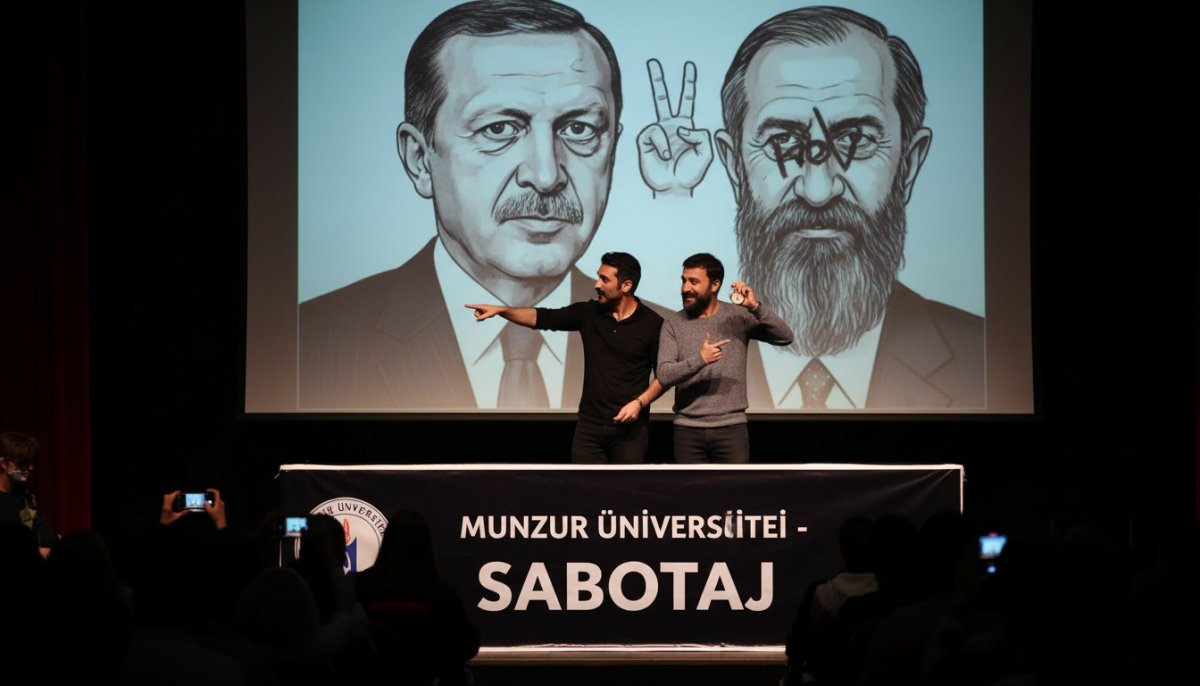 Munzur Üniversitesi'nde Erdoğan Bahçeli Ve Din Hedef Alındı