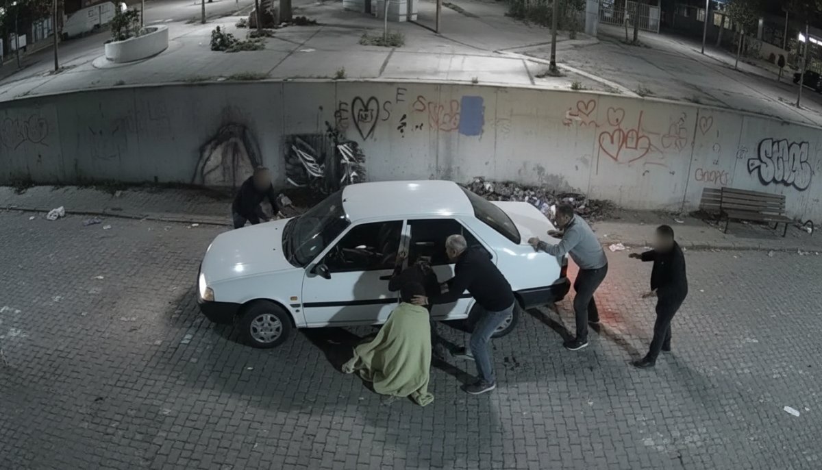 İzmir'de korku dolu anlar! Yerde yatan adamı fark etmeyip gaza bastı: Ölüm teğet geçti!