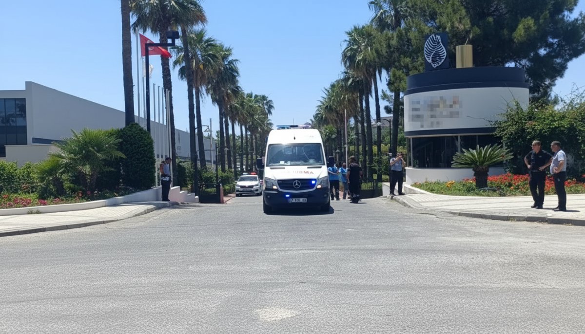 Manavgat'ta Otelde Klor Gazı Sızıntısı: 25 Kişi Hastaneye Kaldırıldı