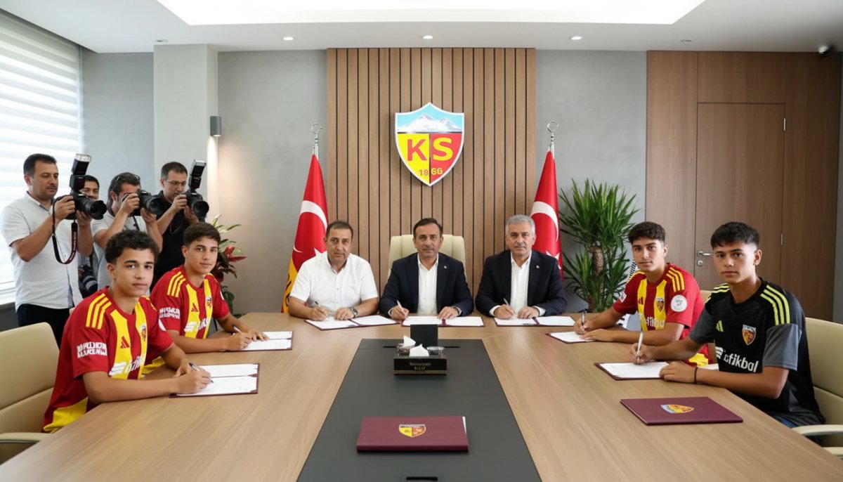 Kayserispor Altyapısından 6 Oyuncuya Profesyonel İmza