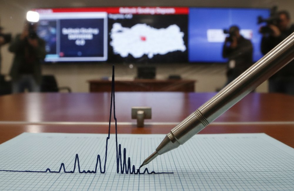 Balıkesir Sındırgı'da 4 Büyüklüğünde Deprem