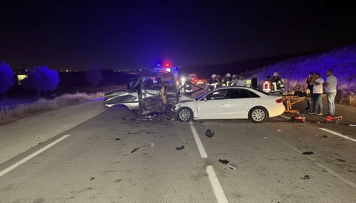 Gaziantep'te Düğün Dönüşü Midibüs ile Otomobil Kafa Kafaya Çarpıştı