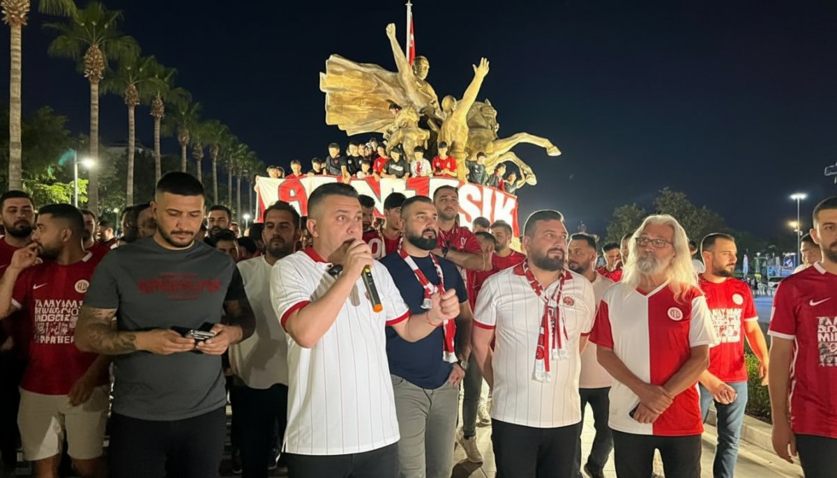Antalyaspor'un Yeni Yönetimi Taraftarlarla Yürüyüş Gerçekleştirdi