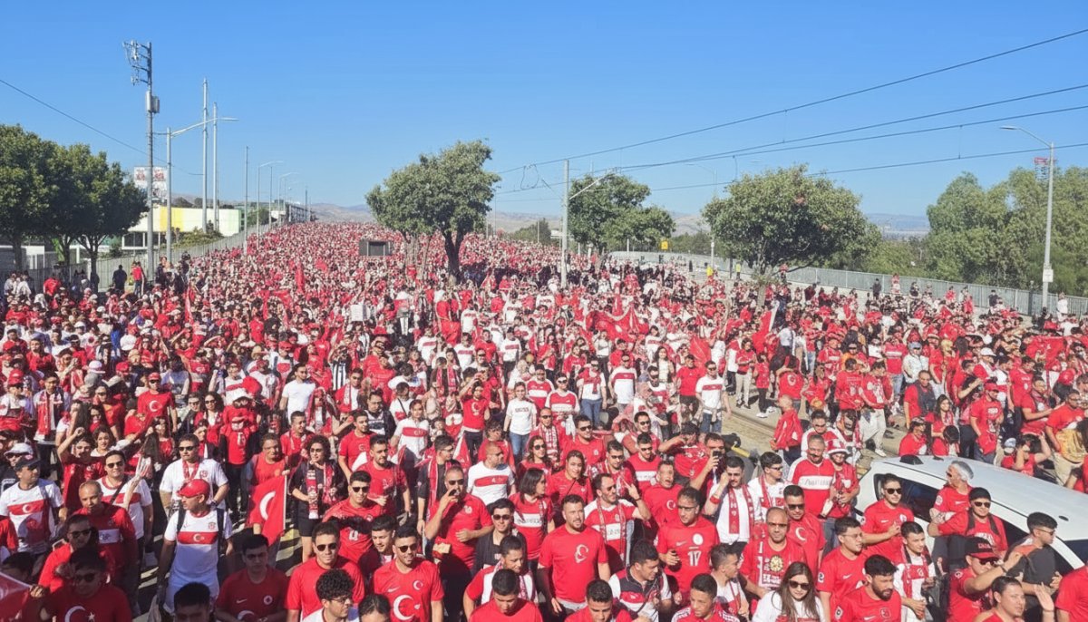 San Francisco'da Binlerce Türk Taraftar A Milli Takım İçin Yürüdü