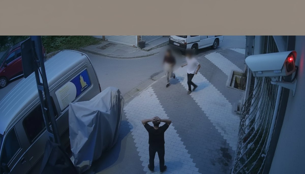 Arnavutköy'de Hırsızlık: Park Halindeki Minibüs 90 Saniyede Çalındı, O Anlar Kamerada