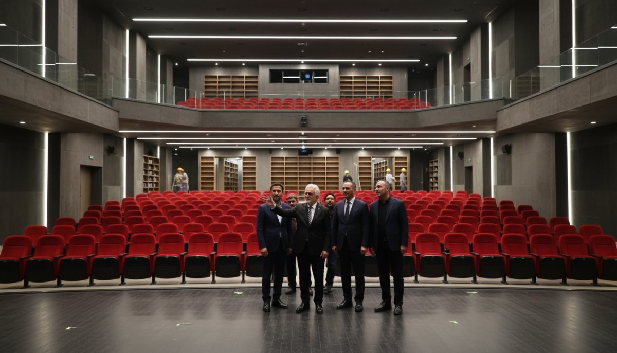Devlet Tiyatroları Genel Müdürü Karadağlı, Bağcılar'daki kütüphane ve tiyatro binasını gezdi: 'Hiç boş bırakmayız'
