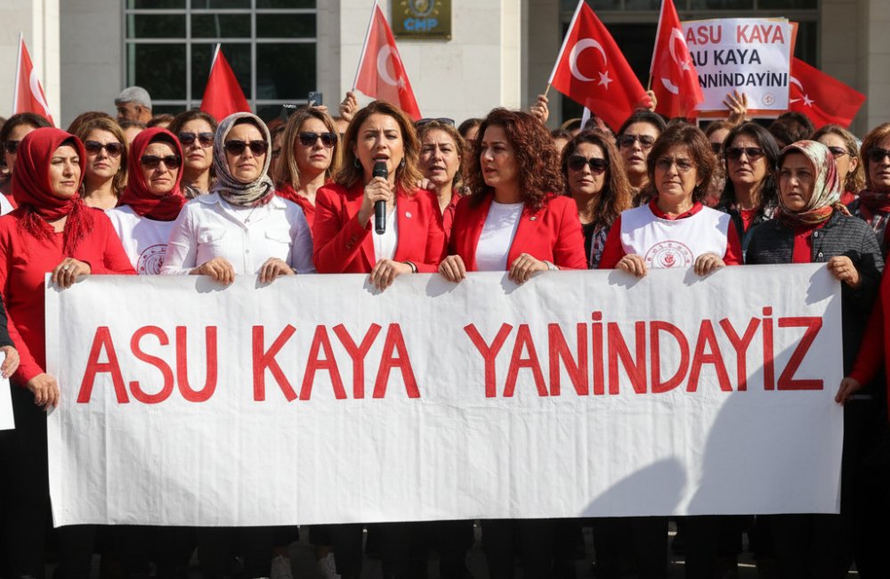 CHP Osmaniye Kadın Kolları'ndan Asu Kaya'ya Destek: 'MYK Kararını Kabul Etmiyoruz'