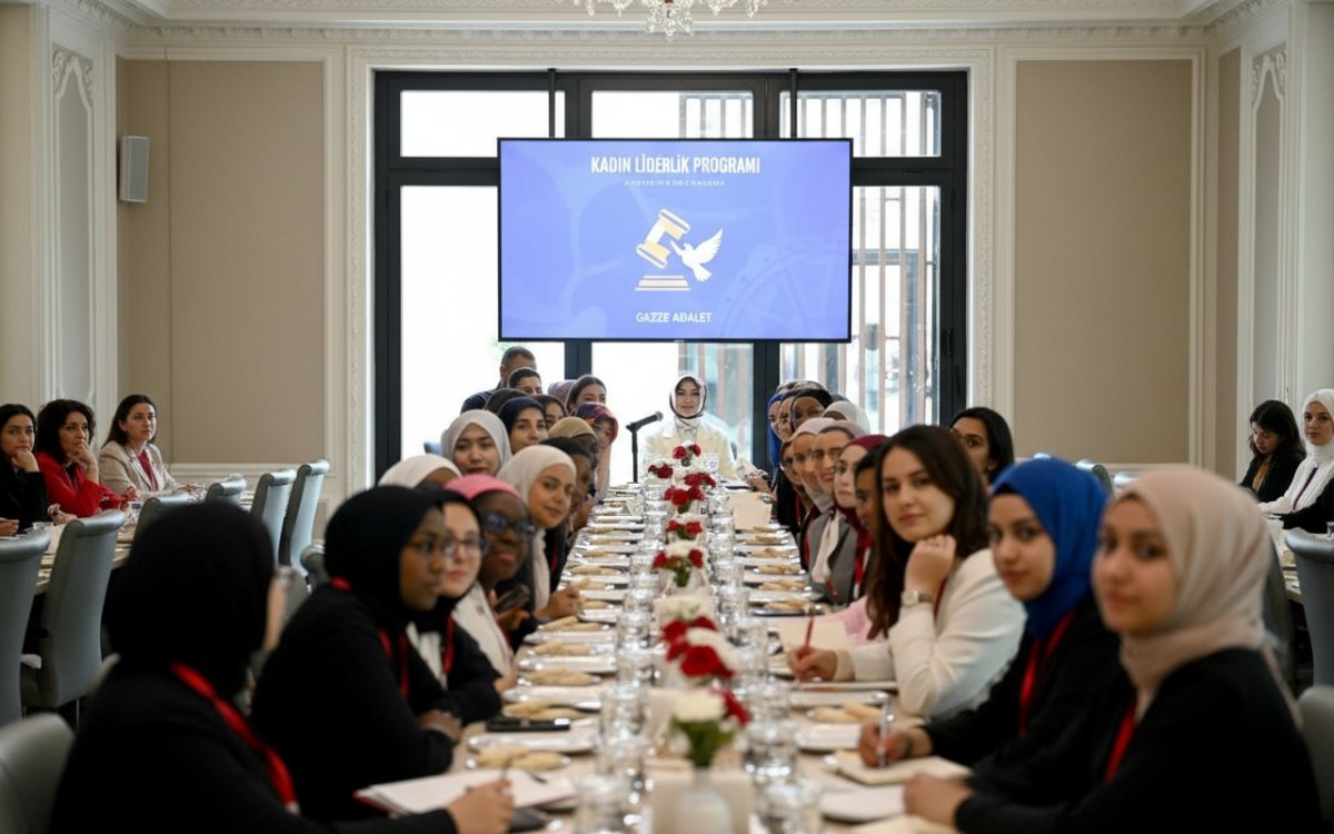 Erdoğan Genç Müslüman Kadın Liderlerini Meclis'te Ağırladı