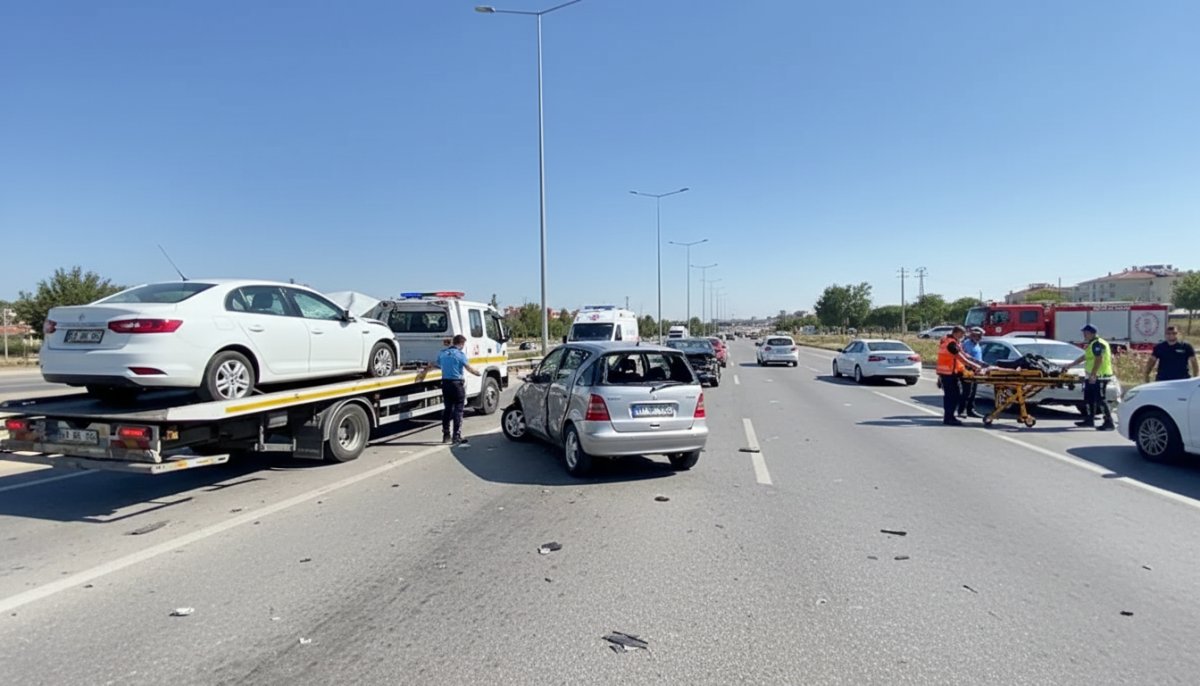 Afyonkarahisar'da 5 Araçlı Zincirleme Kaza: 4 Yaralı