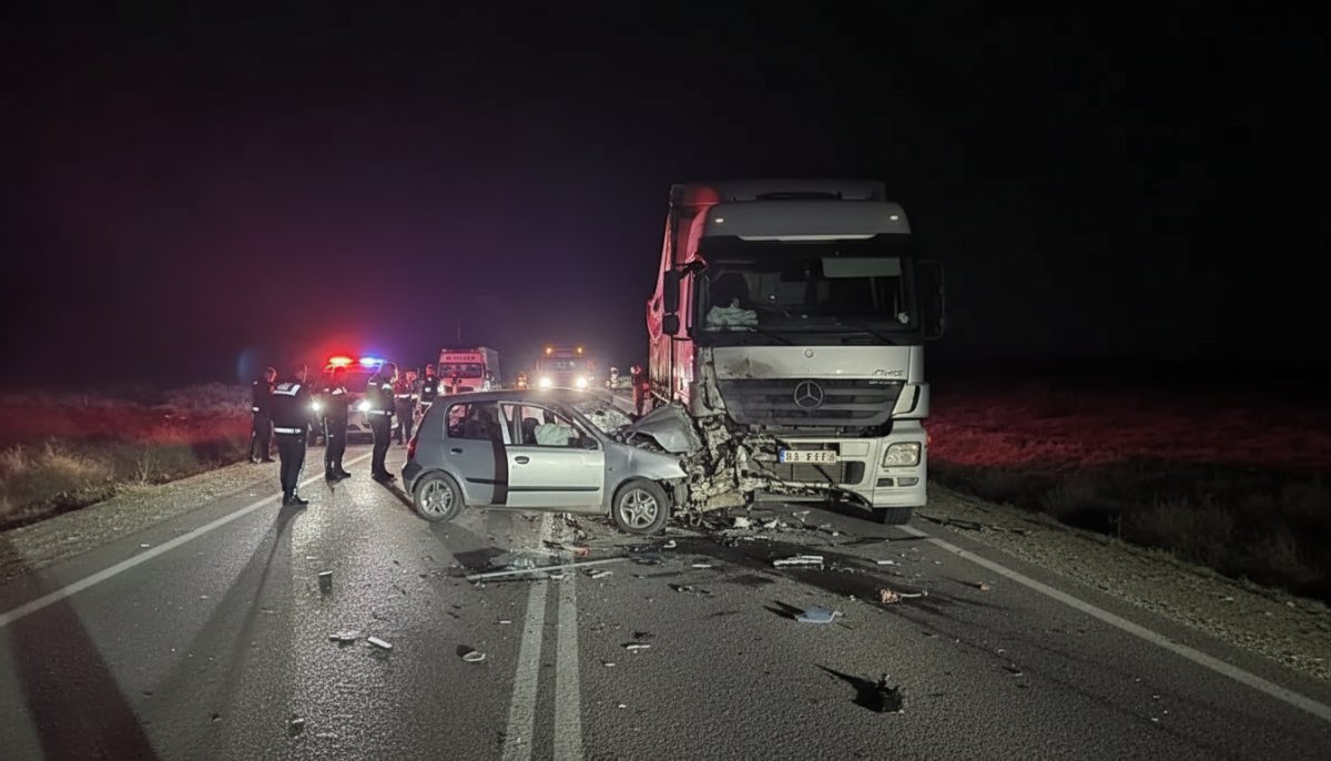 Şanlıurfa'da otomobil kamyona kafa kafaya çarptı: 16 yaşındaki sürücü öldü