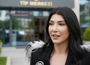 Hande Yener Sağlık Durumu İddialarına Yanıt Verdi