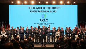 Uğur İbrahim Altay Dünya Belediyeler Birliği Başkanlığına Seçildi