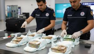 Antalya Havalimanı'nda Bebek Bezi Operasyonu: 381 Bin 750 Avro Kaçak Para Ele Geçirildi