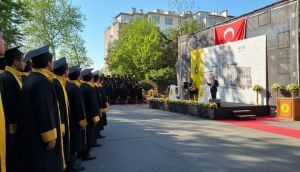 İstanbul Erkek Lisesi Mezuniyet Töreninde Öğrencilerden Protesto