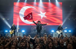 Scorpions 33 Yıl Sonra Aynı Stadyumda Tarihi Yeniden Yazdı