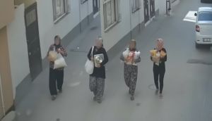 Adana'da Hırsızlık Şaşkına Çevirdi: 3 Kadın Evden Pirinç, Bulgur, Makarna ve Elektrikli Ocak Çaldı