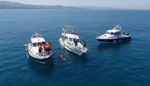 İzmir Narlıdere'de Su Alan Teknedeki 6 Kişi Kurtarıldı